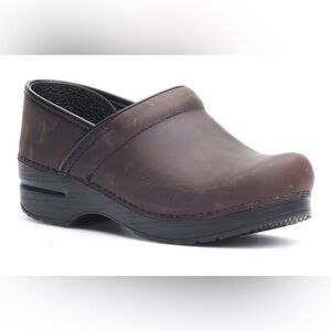 NIB Dansko Antique Brown Professional Clogs